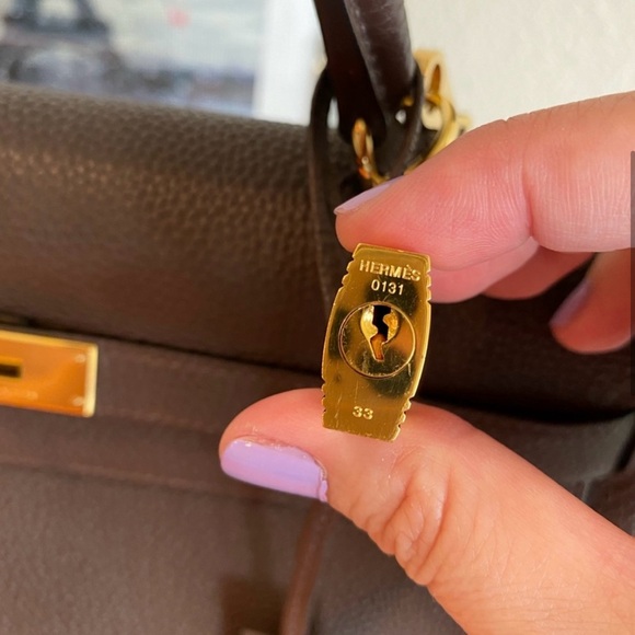 ❌SOLD❌Hermes Kelly 35 Chocolate brown With Gold Hardware- Full Set - Picture 4 of 13